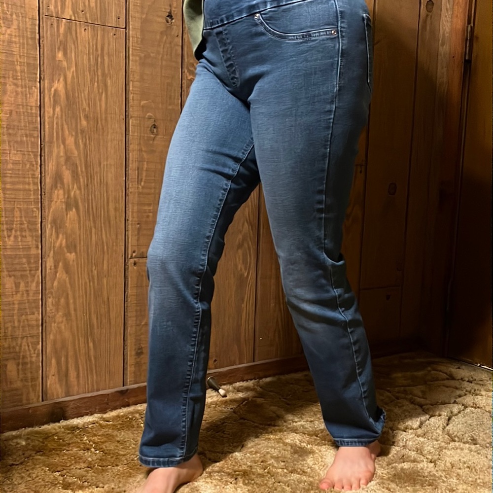 Best seller Lee jeans. Excellent condition.